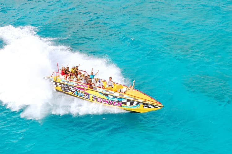 las mejores 5 actividades acuáticas en Cancún